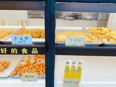 面包甜点陈列柜-四季小馆·地道北京小吃(广百店)