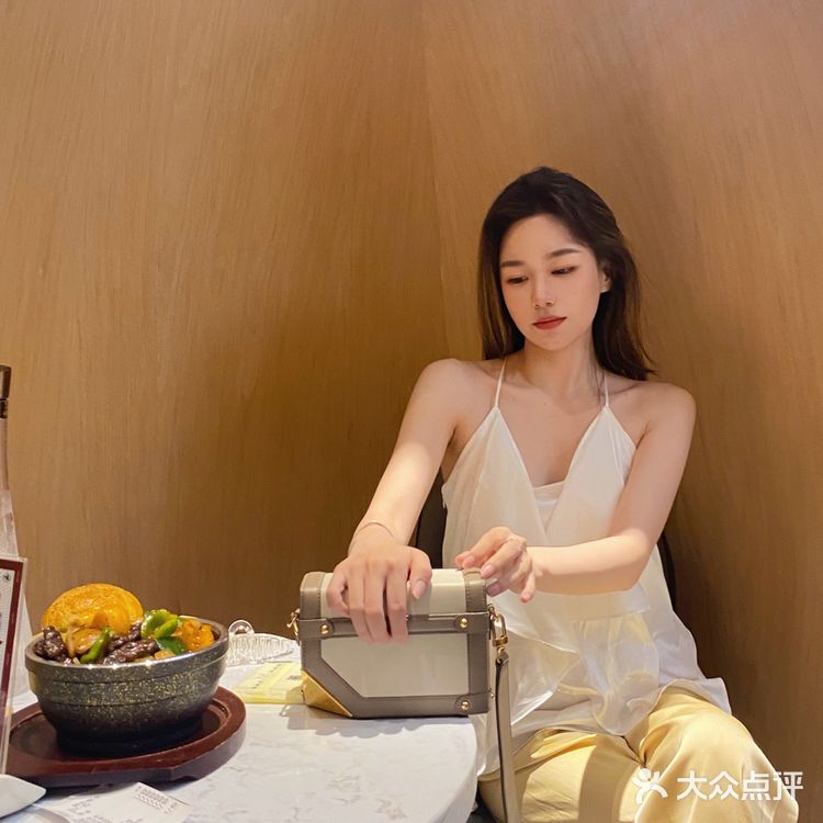 武汉探店｜装饰一绝的粤菜馆子OOTD