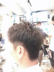 -一東造型烫发染发
