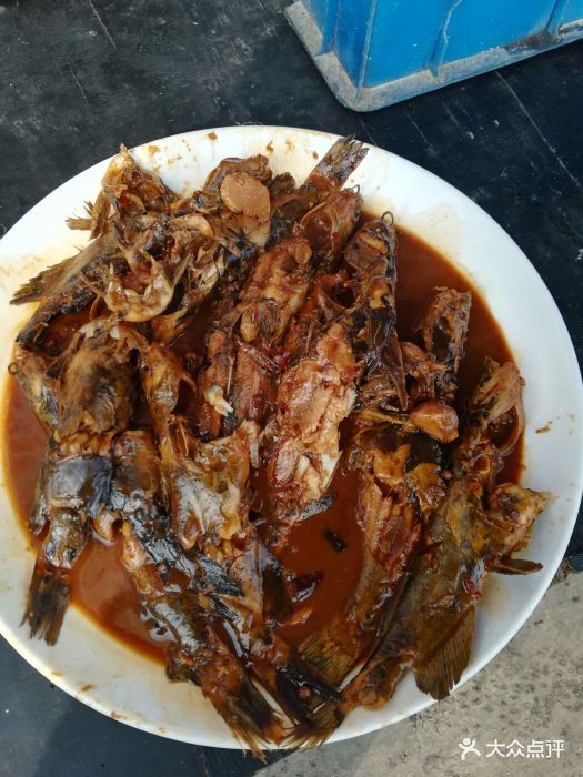 鱼锅卷子,野菜,炖杂鱼