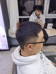 -藤野造型烫发染发