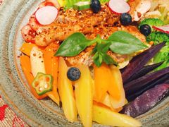 三色胡萝卜烤鸡沙拉-怪兽炸鸡.轻沙拉(锦州店)