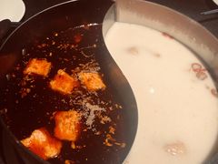 鸳鸯猪肚鸡拼老重庆红油麻辣锅-煲宫(华润万象城店)