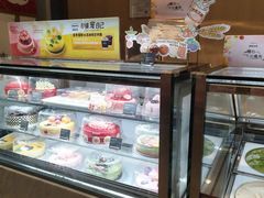 面包甜点陈列柜-哈根达斯(世界城店)