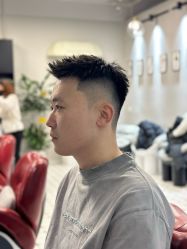 -老男孩男士理容馆·理发·烫染·修面