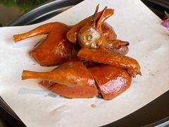 招牌脆皮乳鸽-名佳荟