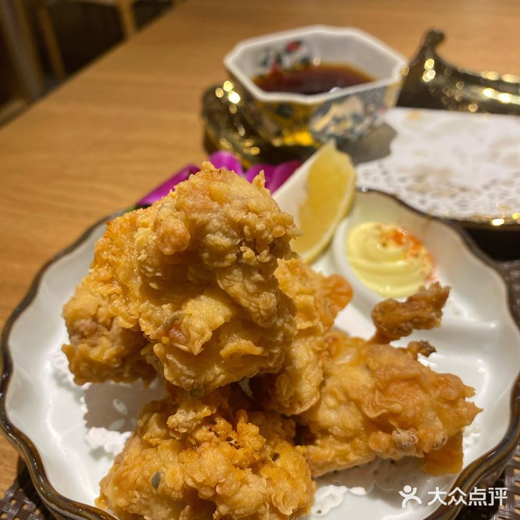 「海胆天妇罗」是这里特色，内部口感流心，比较烫