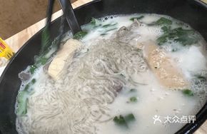 Old Duck Soup with Rice Noodles