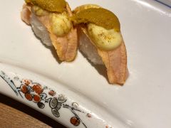 火炙三文鱼海胆寿司-初居食屋日式料理(万象城购物中心店)