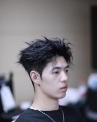 -首脑美发沙龙