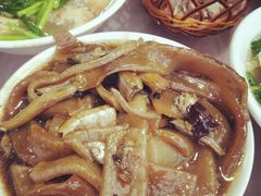 猪皮炖小银鱼儿-金卯白肉罩火烧
