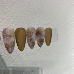 -花岐款式专研健康美甲沙龙