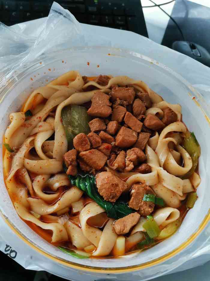 铁蛋刀削面(龙祥街店)-"这家店位于大学城龙祥街中段,在二楼的位置.