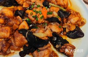 Braised Chicken with Red Onion and Wood Ear Mushroom