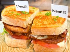 蜂蜜酱香鸡肉三明治-blend咖啡部落(卓悦中心店)