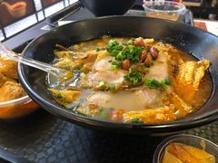 锅烧螺蛳粉-怂猫抓子·成都冒烤鸭