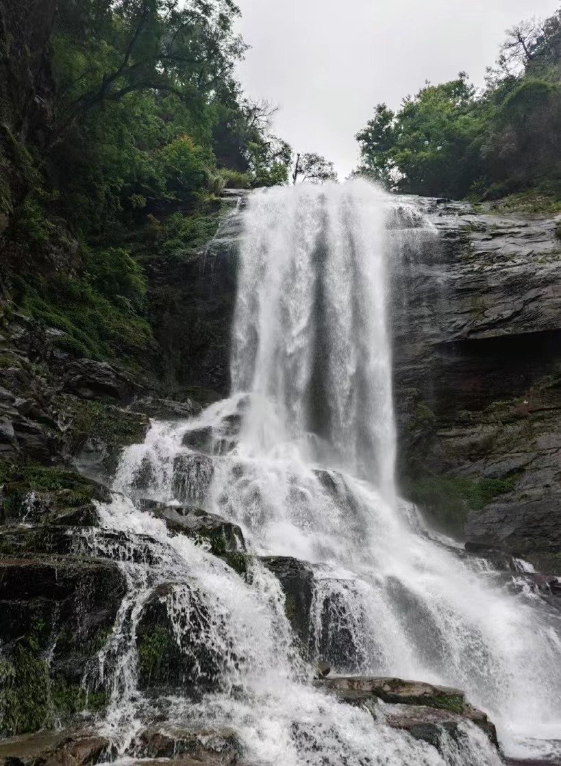 响水岩瀑布简介图片