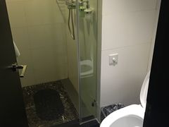 -桔子酒店(上海西藏北路地铁站店)