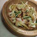 这次趁工作日休息，带家里人来尝尝。菜色和摆盘都很不错