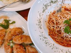 -Chom Cafe and Restaurant