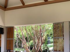 -Chom Cafe and Restaurant