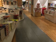 -新华里咖啡书吧(新华书店小寨店)