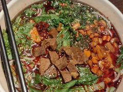 -爆炸头阿姨小四川正宗川味小吃(无任何分店)