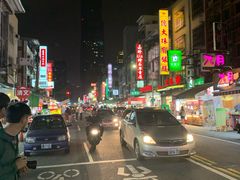 -六合夜市