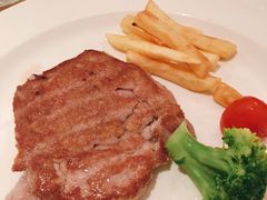 香煎菲力牛排配黑椒汁-红房子西菜馆(淮海中路店)