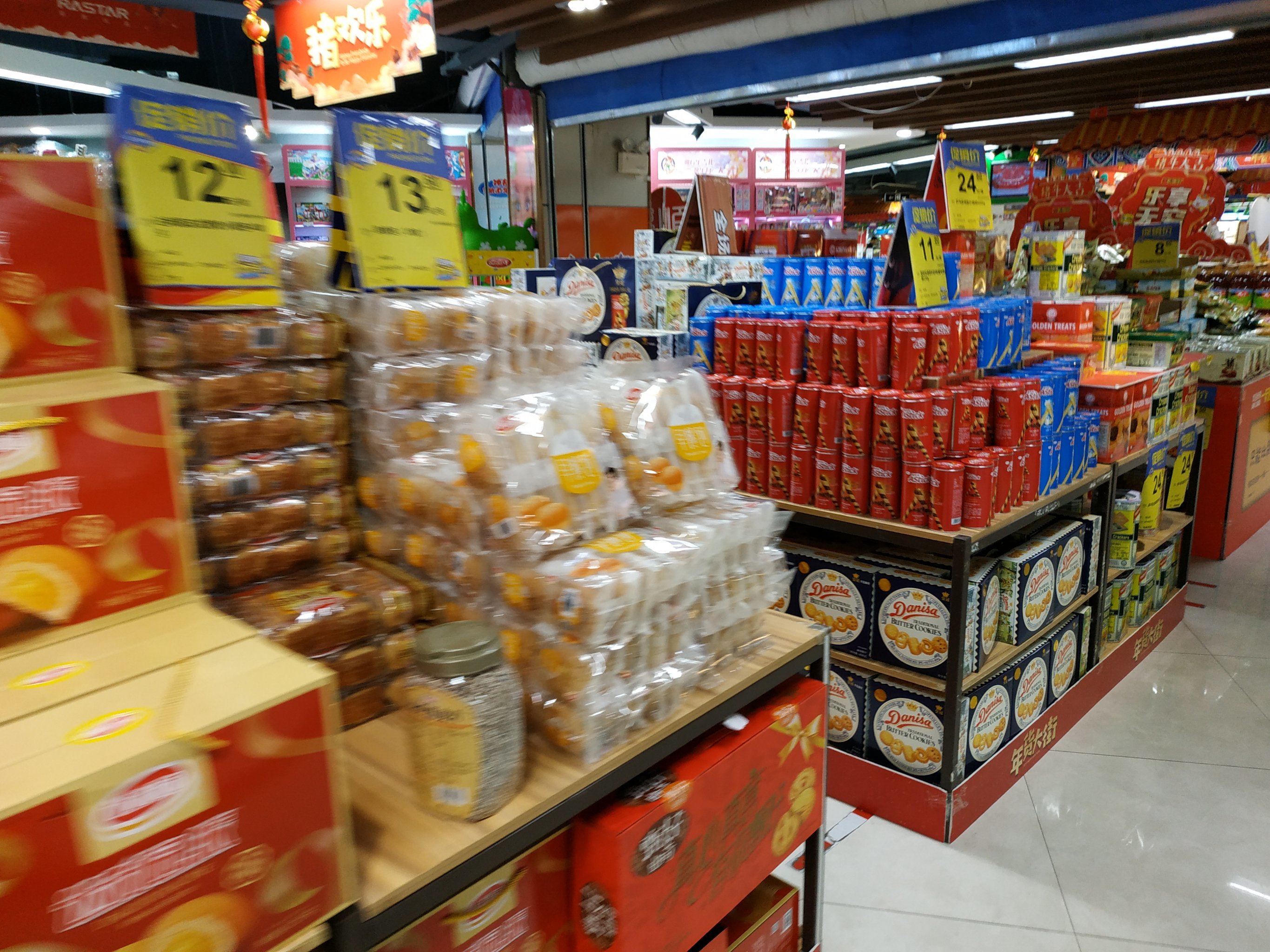 沃美超市在迎宾路青春颂广场负一楼,去过多