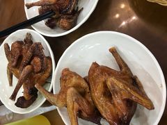 红烧乳鸽-煲煲掂风味煲仔饭餐厅(西区店)