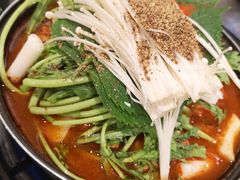 土豆排骨火锅-喇喇排骨火锅·传统韩式脊骨汤(望京西园总店)