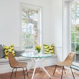 这座公寓在设计师的改造下，保留了原先的一些元素