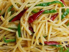 酸辣土豆丝-帅乡石锅鱼