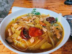 酸菜肉丝米线-越洋肖氏老米线(杨家坪店)