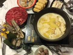 -鲜入围煮花胶鸡海鲜火锅