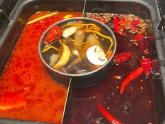 -老牌坊云南鱼豆花火锅(哈西万达店)