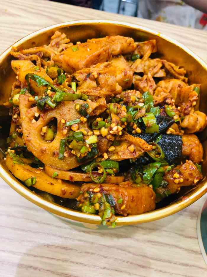 火车站赵姥姥热卤现拌·粉面饭(大融城店)-"位置:在大融城负一层美食