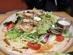 照烧鸡肉配牛油果拉法沙拉-HELLO 27 意面·沙拉·帕尼尼