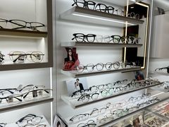 -美式眼镜·授权蔡司.依视路.尼康.豪雅.明月(南翔印象城店)