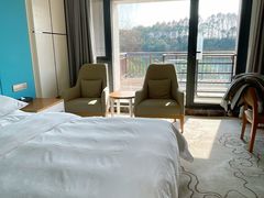 湖景高级大床房-上海怡沁园度假酒店