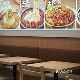 落座就有免费的泡菜和海带小食开胃，拌饭色泽好好看