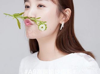 婚纱照的风格分好多种~ 但是除了庄重感强烈的那种仪式