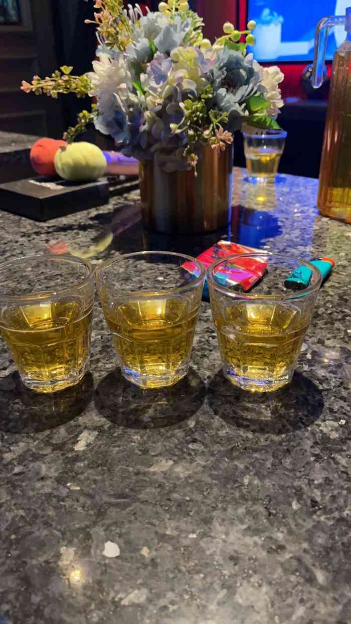 inlove ktv(大宁国际店)-"和同事们来唱歌.感受下这个画风.04.