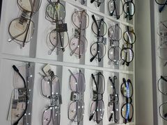 -爱视眸Eyeblling眼镜·依视路·蔡司镜片折扣店(百联南方商城购物中心)