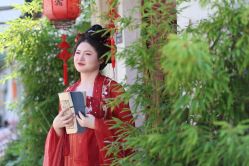 -一揽芳华汉服旗袍体验馆(拙政园店)