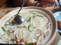 过桥米线-云之南(八里庄店)