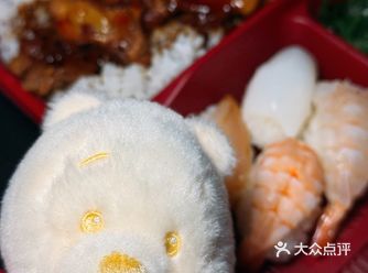 维尼宝宝晚上突然想吃猪软骨，所以点了日式猪软骨定食