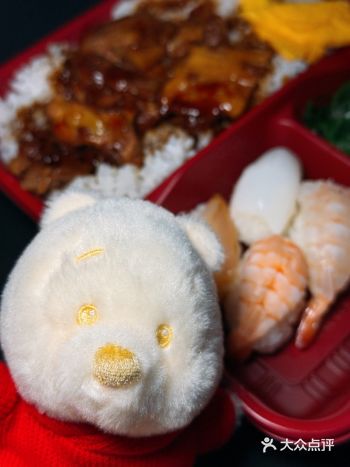 维尼宝宝晚上突然想吃猪软骨，所以点了日式猪软骨定食