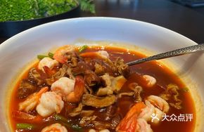 Spicy Braised Intestines and Tail-Shaped Shrimp